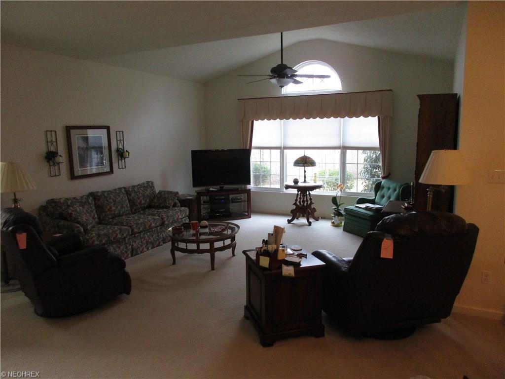 5645 Clingan Rd, Struthers, OH 44471