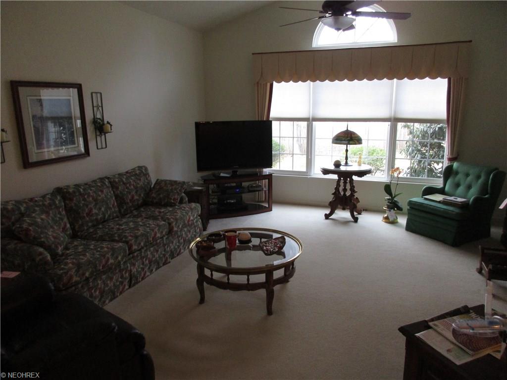 5645 Clingan Rd, Struthers, OH 44471