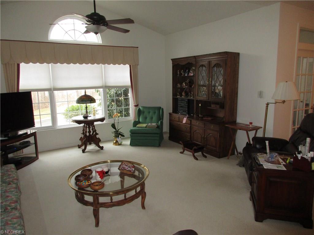 5645 Clingan Rd, Struthers, OH 44471