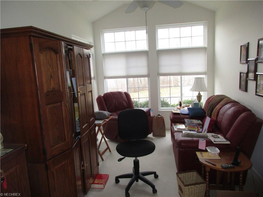 5645 Clingan Rd, Struthers, OH 44471