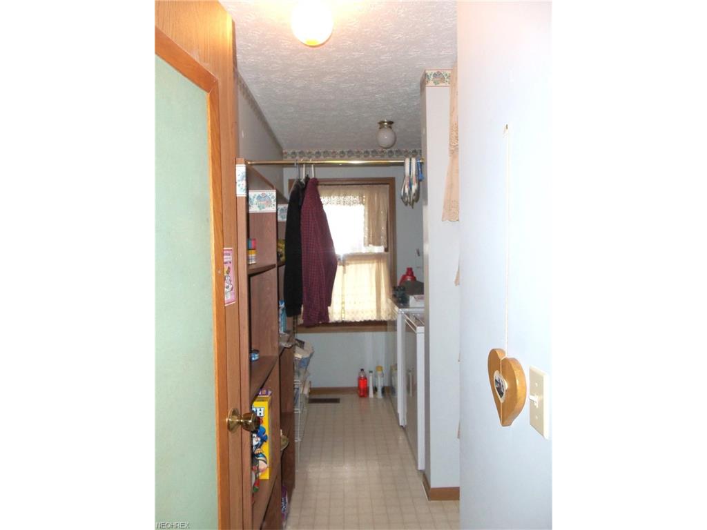 17020 Farmington Rd, Parkman, OH 44491