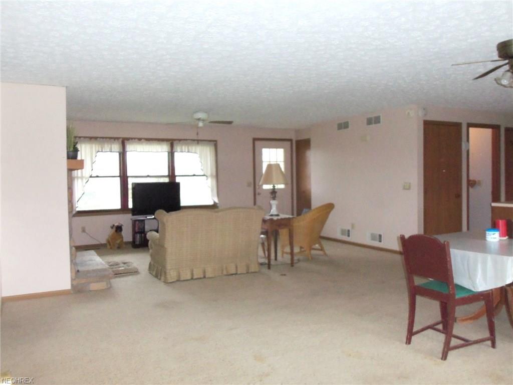 17020 Farmington Rd, Parkman, OH 44491