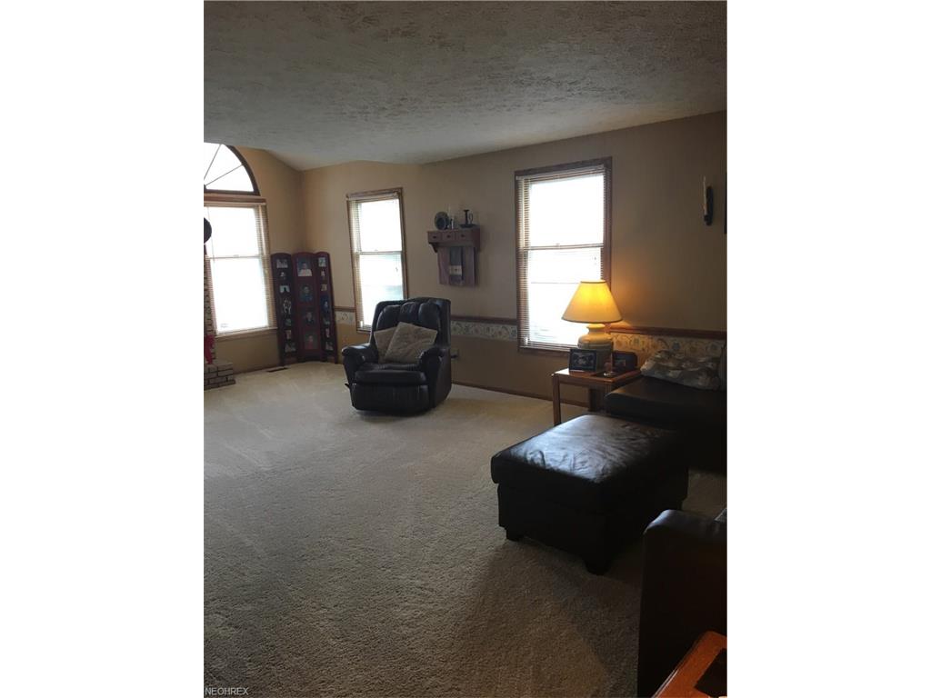 2030 Overcrest St, Alliance, OH 44601