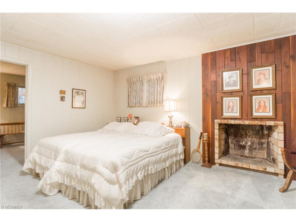 404 Overlook Dr, Alliance, OH 44601