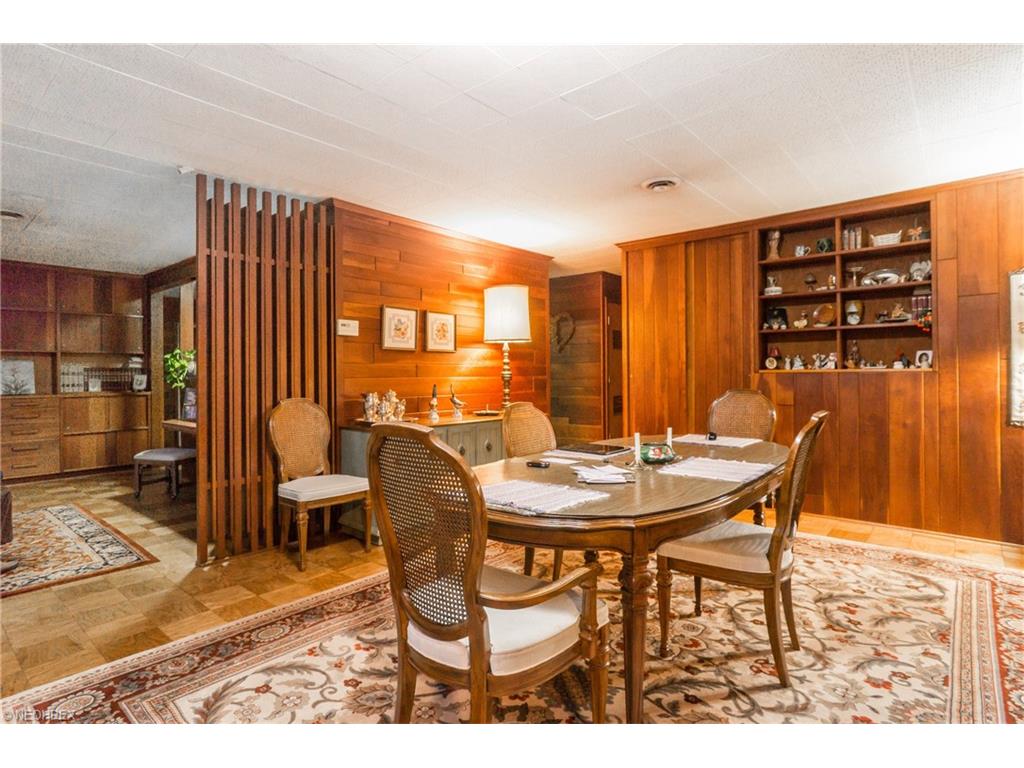 404 Overlook Dr, Alliance, OH 44601