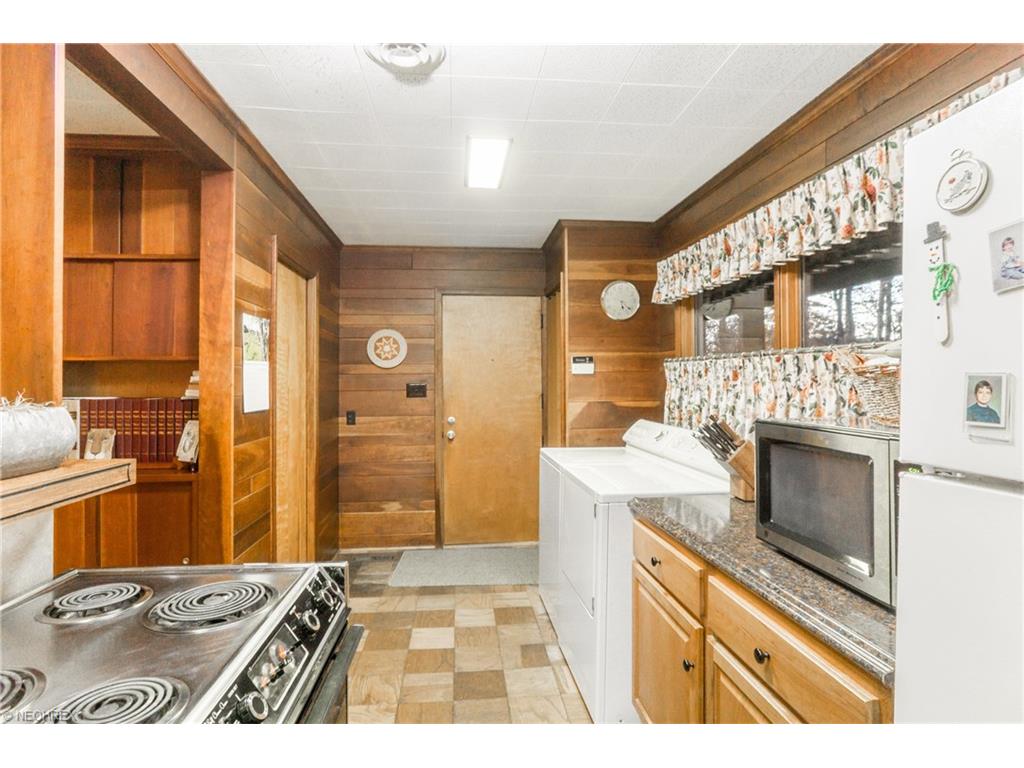 404 Overlook Dr, Alliance, OH 44601