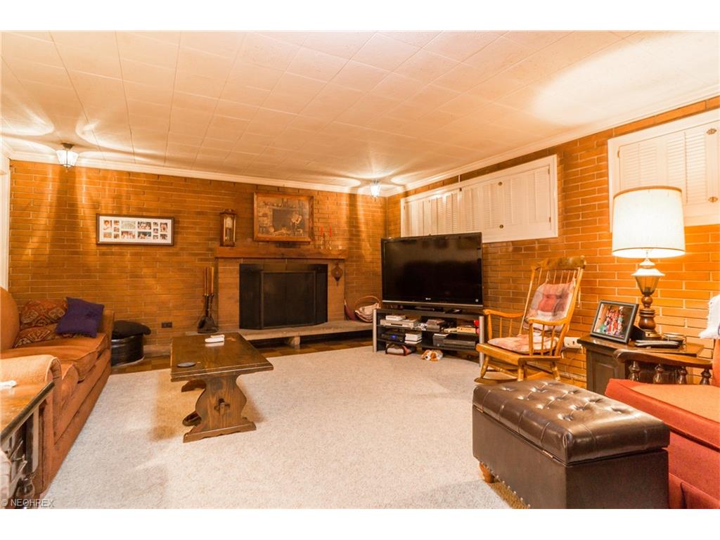 404 Overlook Dr, Alliance, OH 44601