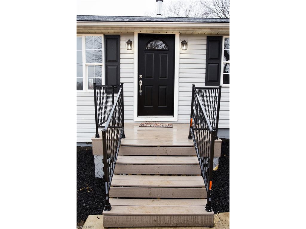 12117 Kinsley Dr Northeast, Hartville, OH 44632