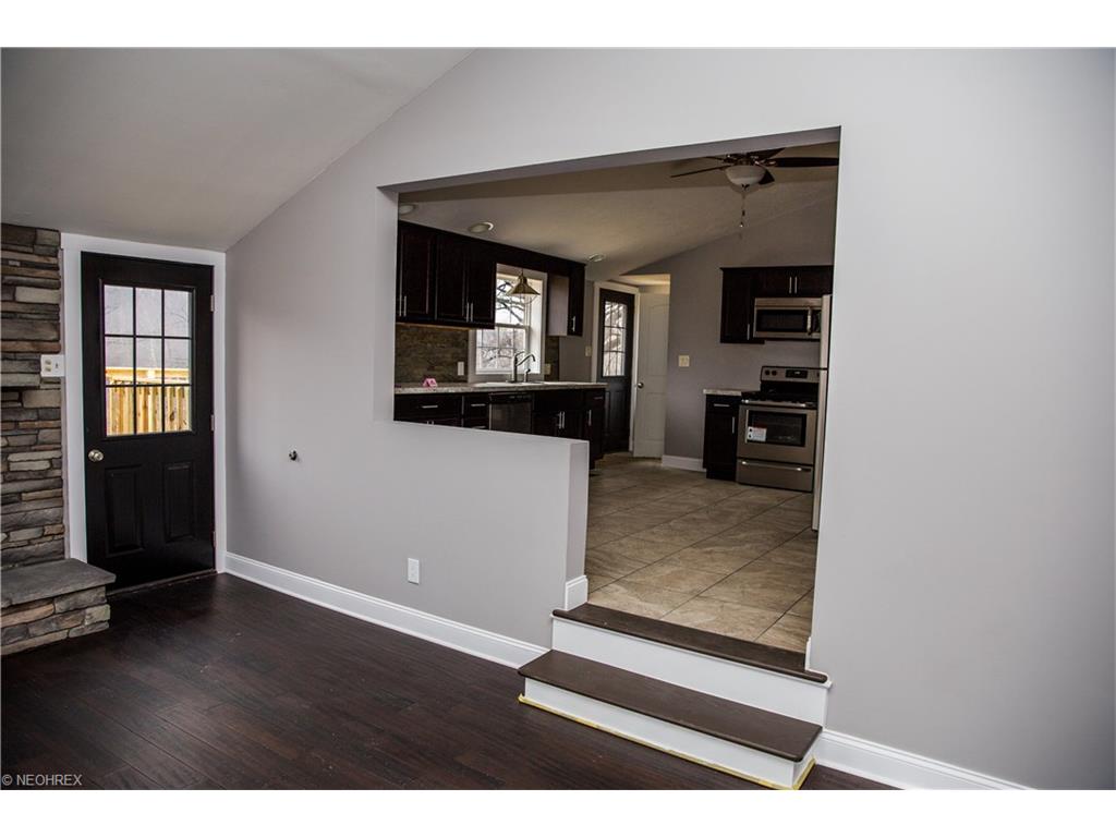 12117 Kinsley Dr Northeast, Hartville, OH 44632