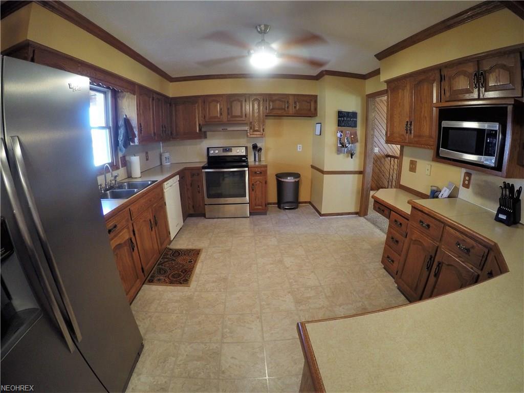1731 Opal St, Louisville, OH 44641