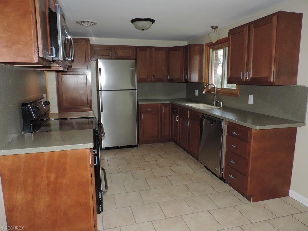 5367 Hilltop Dr Northeast, Magnolia, OH 44643