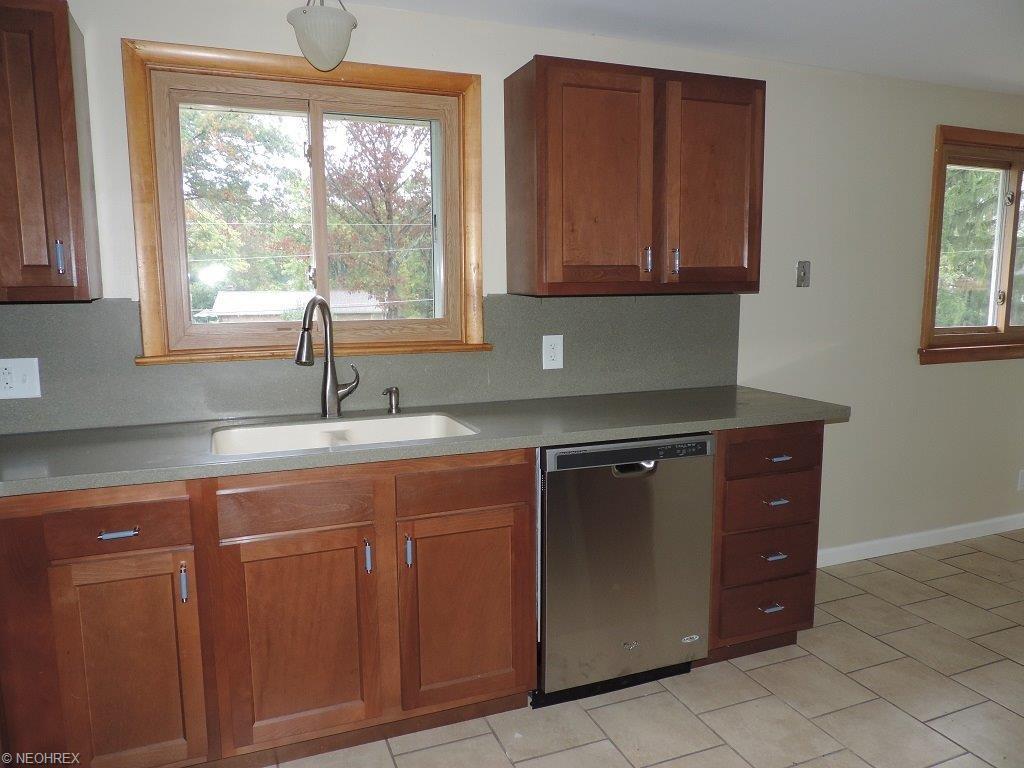 5367 Hilltop Dr Northeast, Magnolia, OH 44643