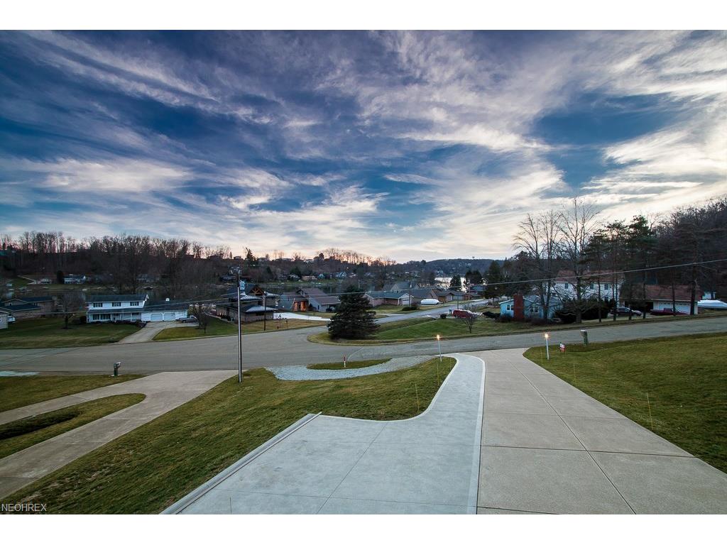 159 East Mohawk Dr, Malvern, OH 44644