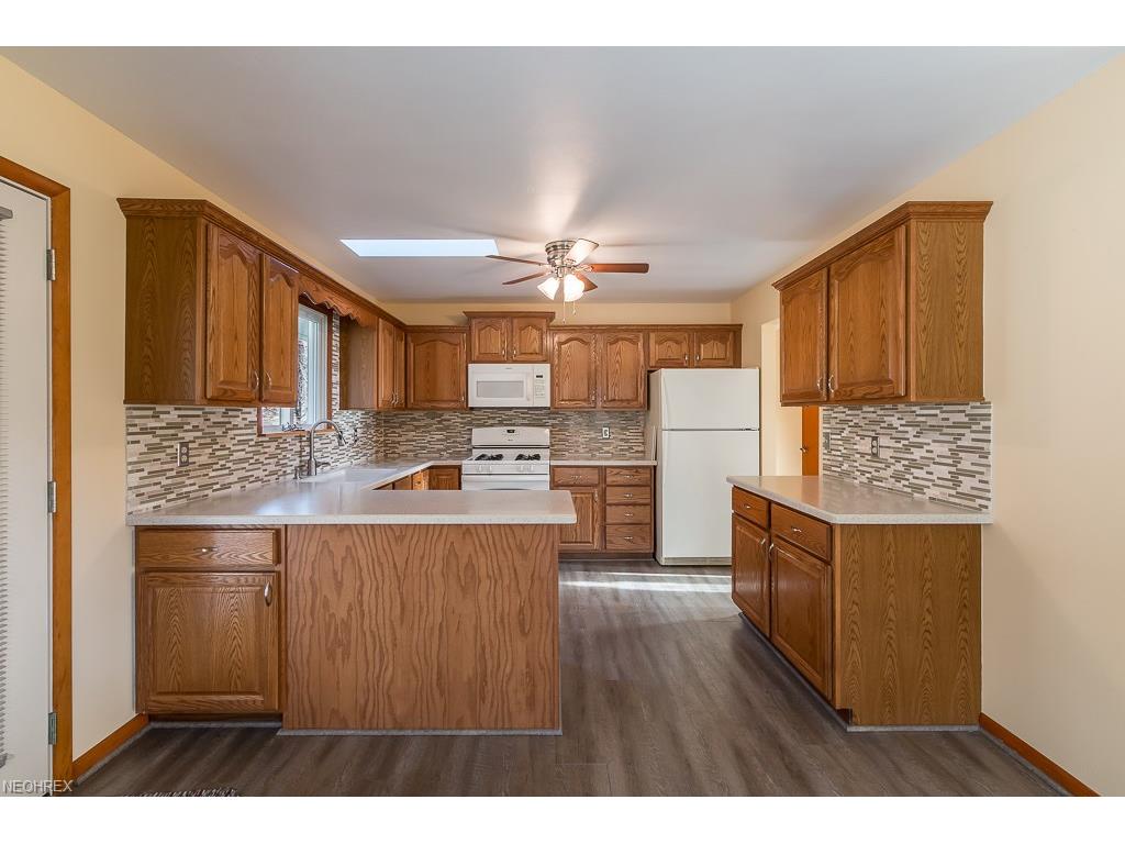 159 East Mohawk Dr, Malvern, OH 44644