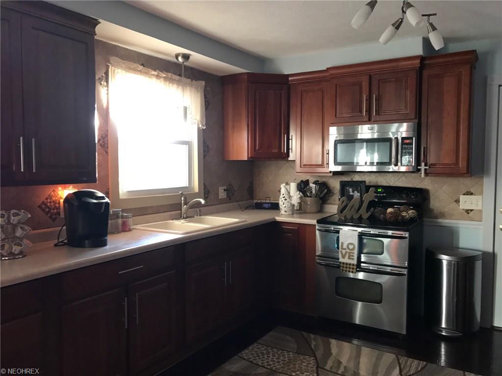 5730 Darletta St, Navarre, OH 44662
