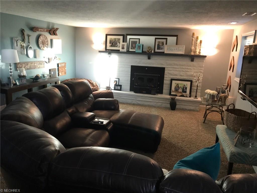 5730 Darletta St, Navarre, OH 44662