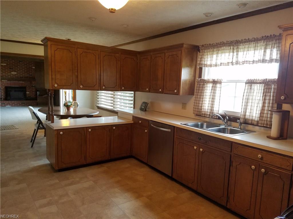 228 Parkview Cir, Smithville, OH 44677