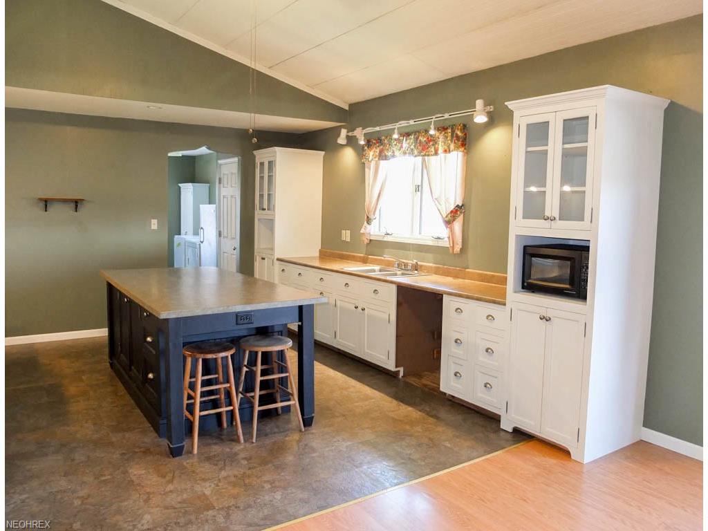 2762 Sherr Ave Southeast, Canton, OH 44707
