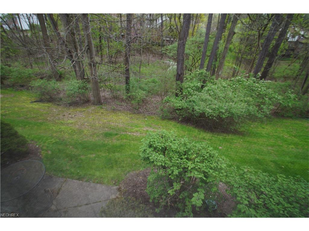 132 Brookview Dr Southwest, North Canton, OH 44709