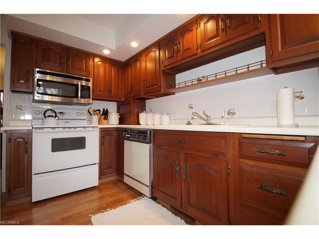 132 Brookview Dr Southwest, North Canton, OH 44709