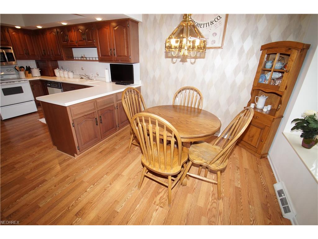 132 Brookview Dr Southwest, North Canton, OH 44709