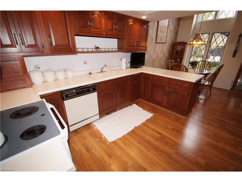 132 Brookview Dr Southwest, North Canton, OH 44709