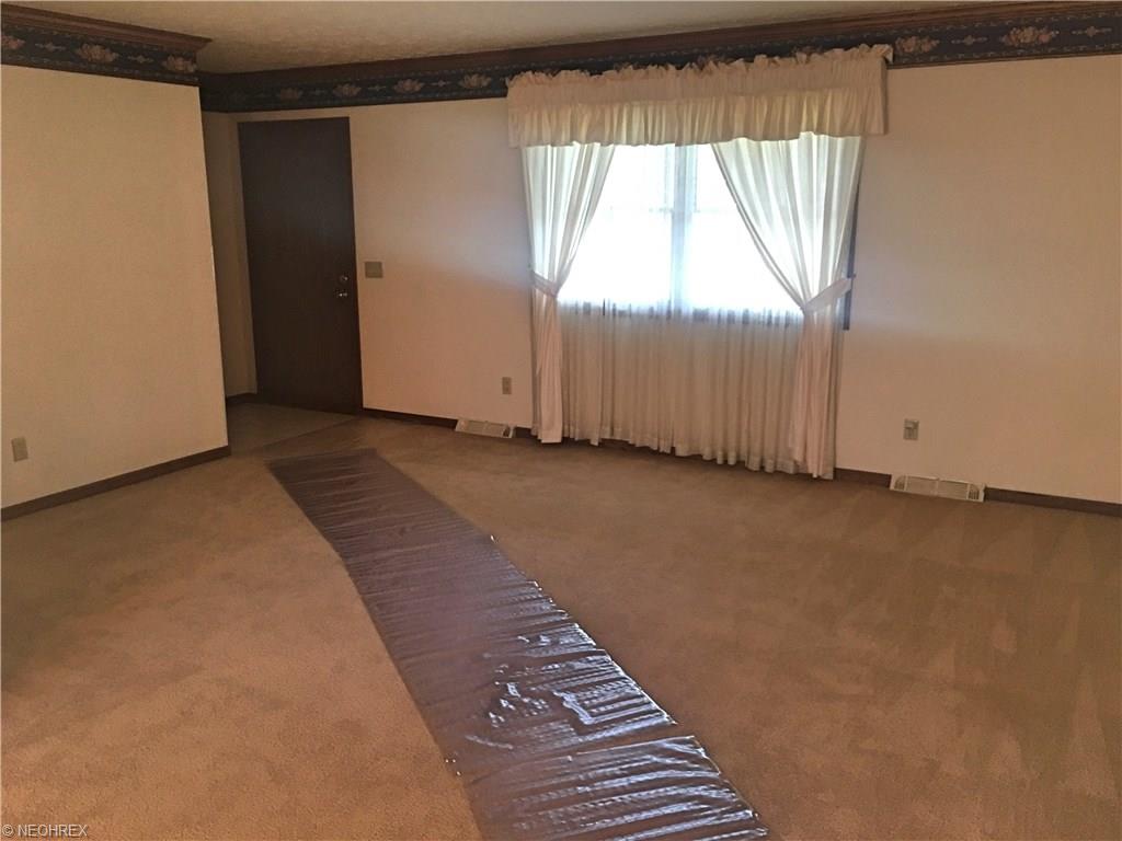 5130 Fox Ridge Dr, North Canton, OH 44720