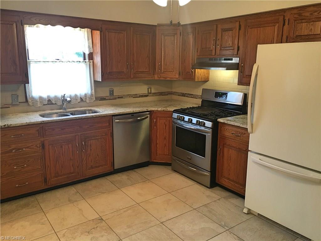 5130 Fox Ridge Dr, North Canton, OH 44720