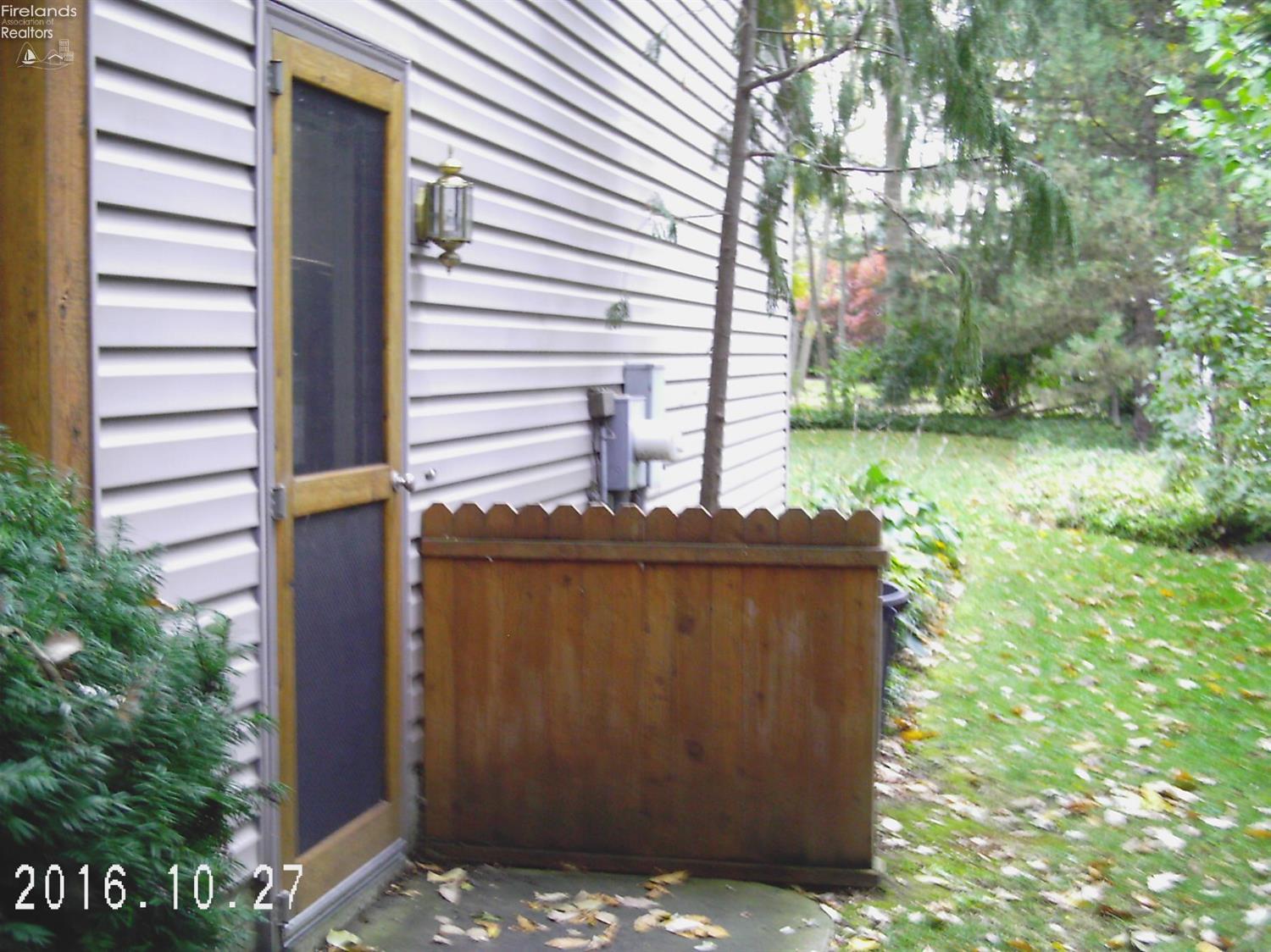 705 South Oakhurst Court, Huron, OH 44830