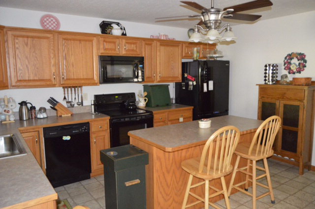 1619 Deer View Circle, Ontario, OH 44906