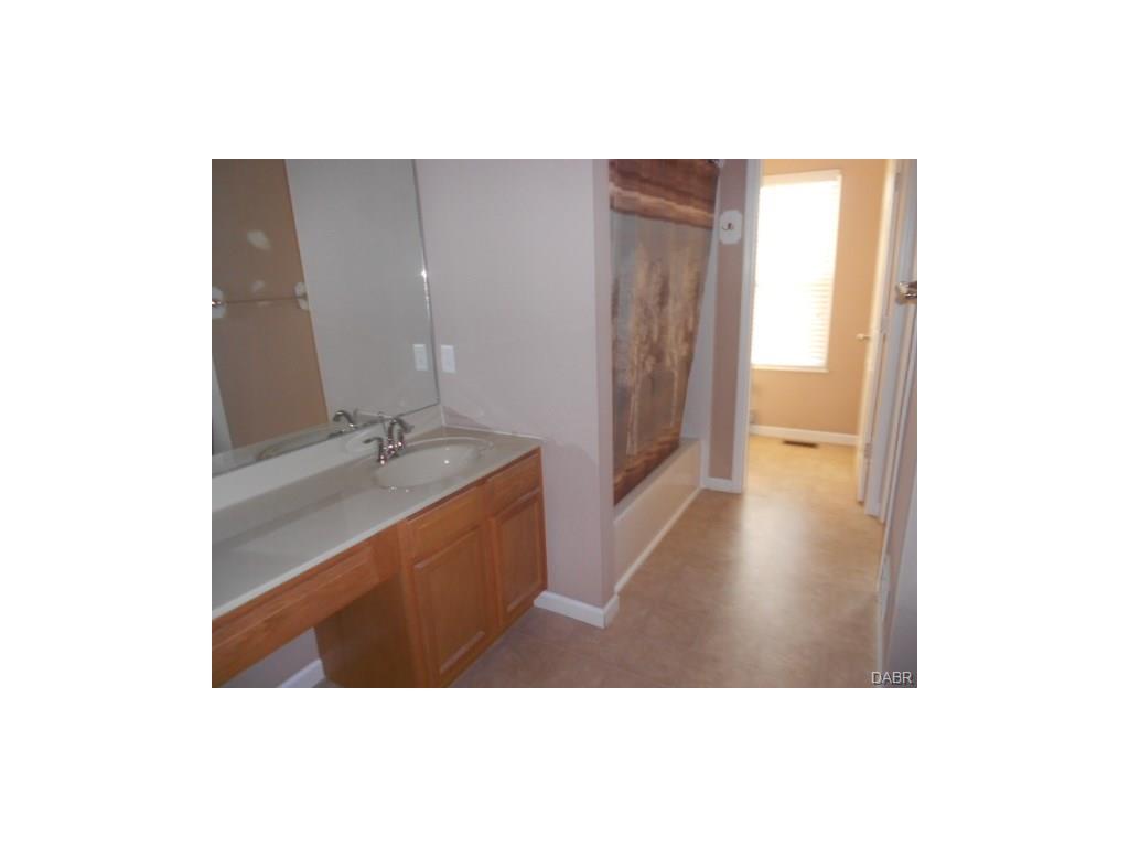102 Ascot Glen Drive, Franklin, OH 45005
