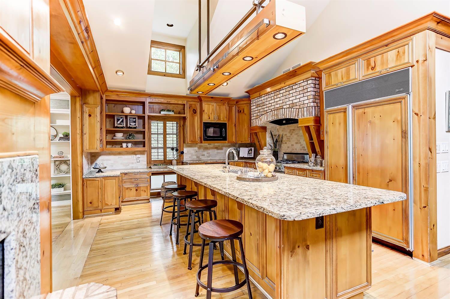 1129 Rookwood Drive, Cincinnati, OH 45208