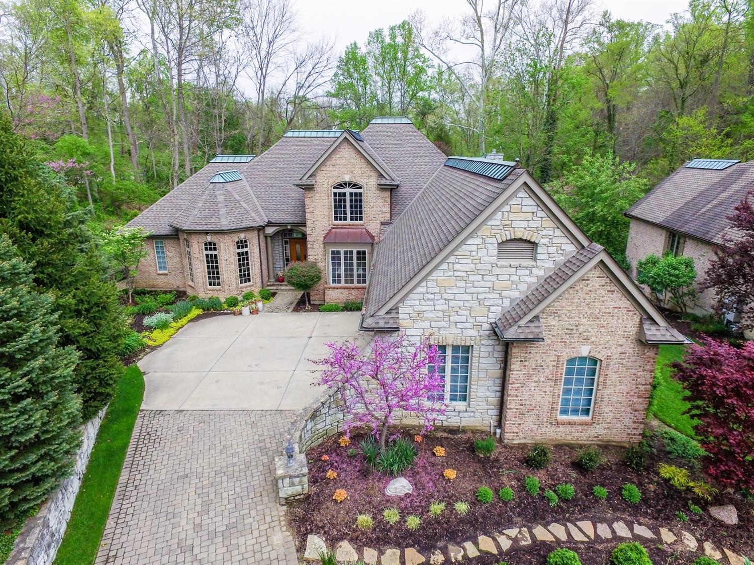 37 Hampton Lane, Cincinnati, OH 45208