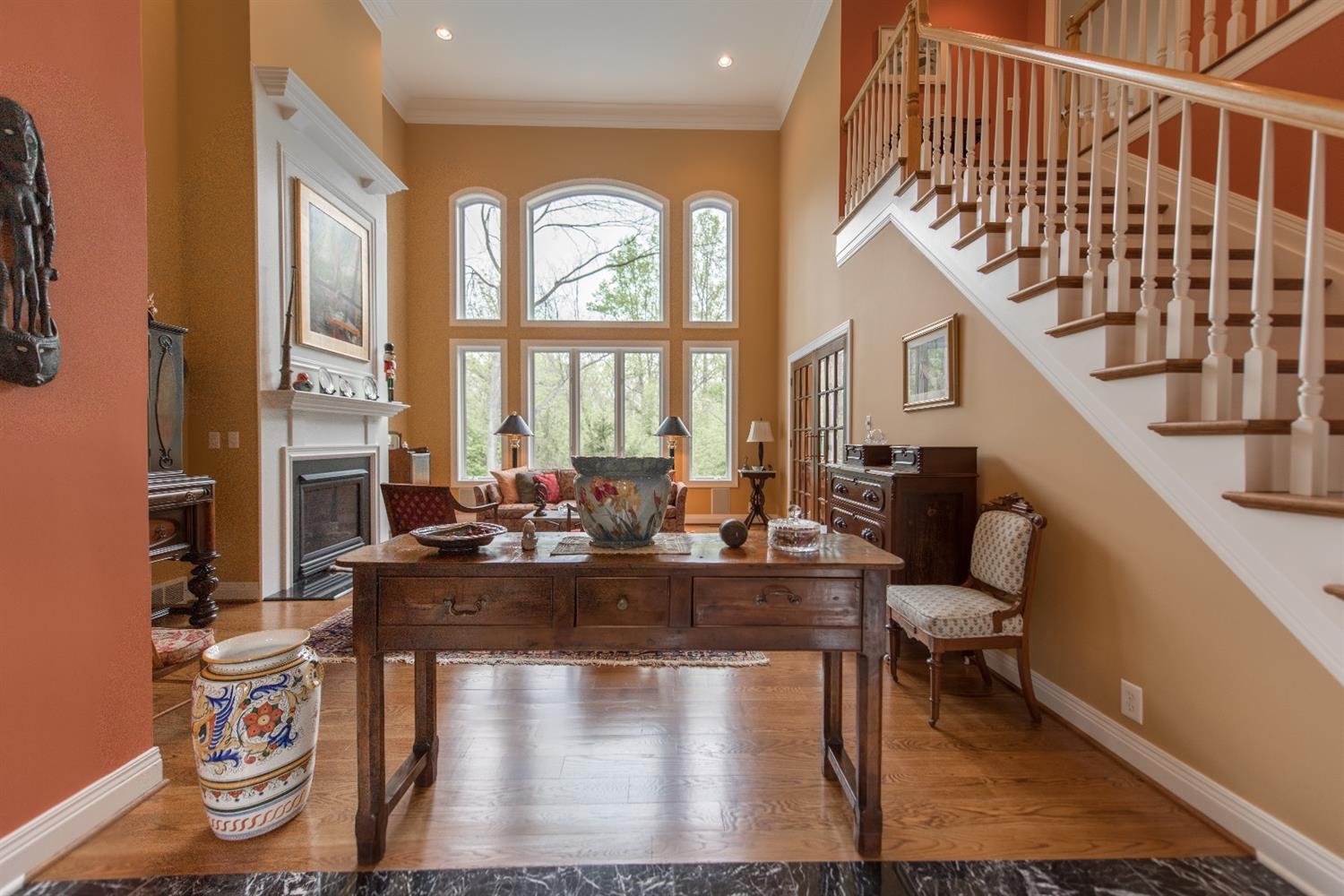 37 Hampton Lane, Cincinnati, OH 45208
