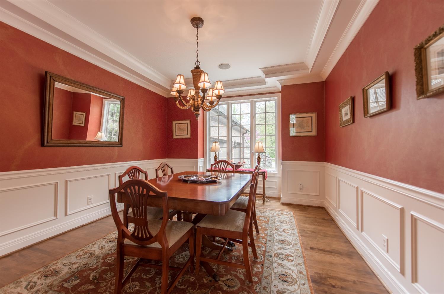 37 Hampton Lane, Cincinnati, OH 45208