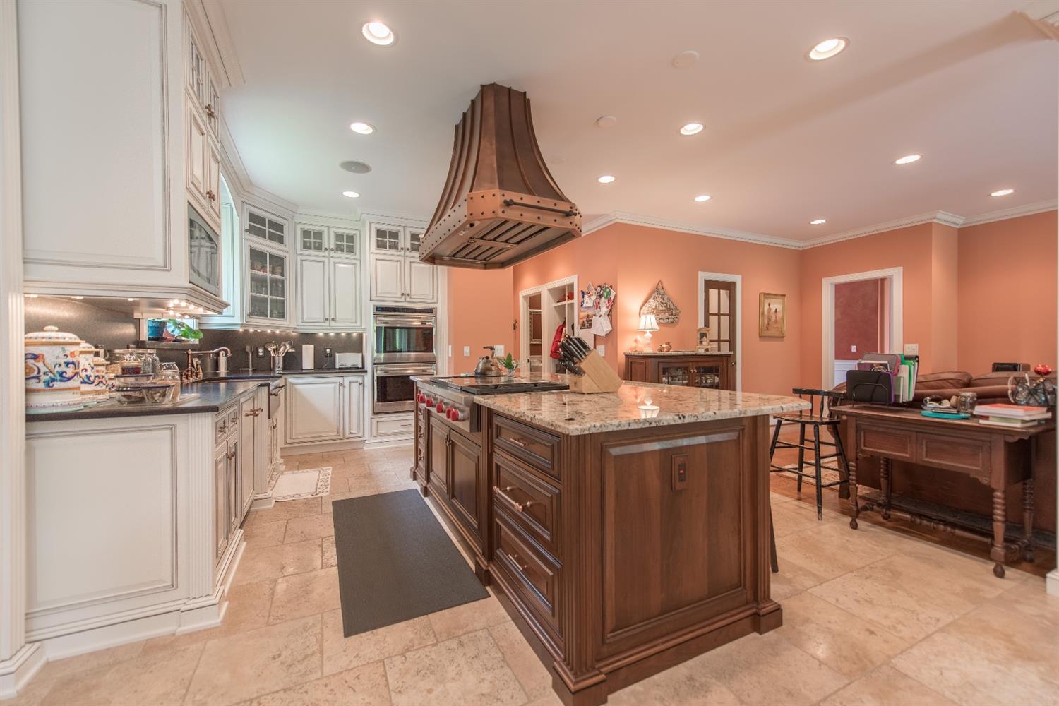 37 Hampton Lane, Cincinnati, OH 45208