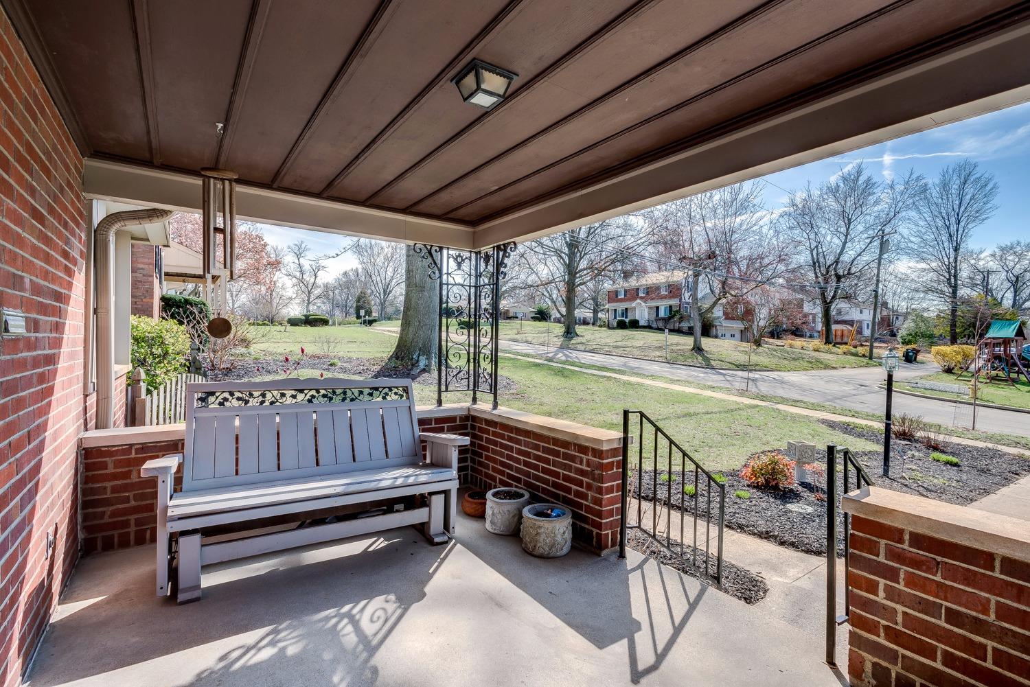 2202 Bluegrass Lane, Amberley, OH 45237