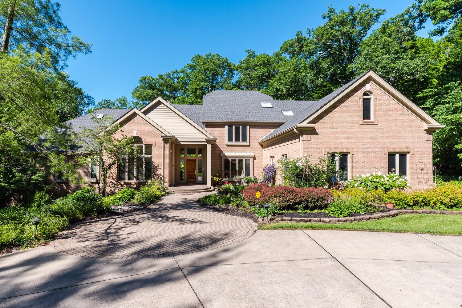 8325 Carolines Trail, Indian Hill, OH 45242