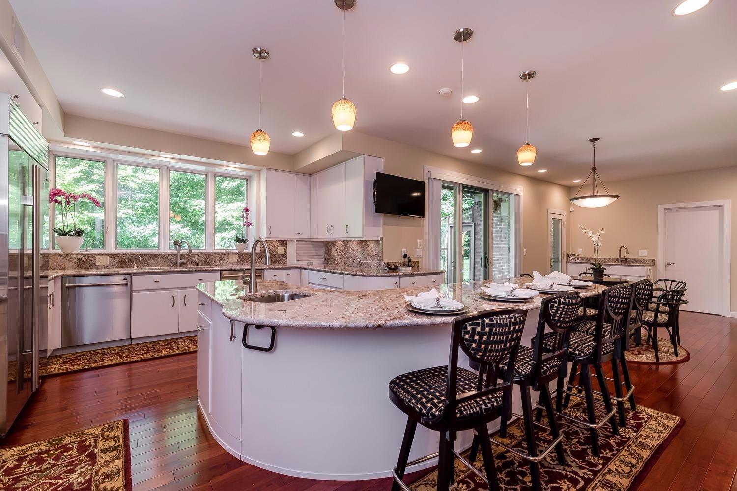 8325 Carolines Trail, Indian Hill, OH 45242