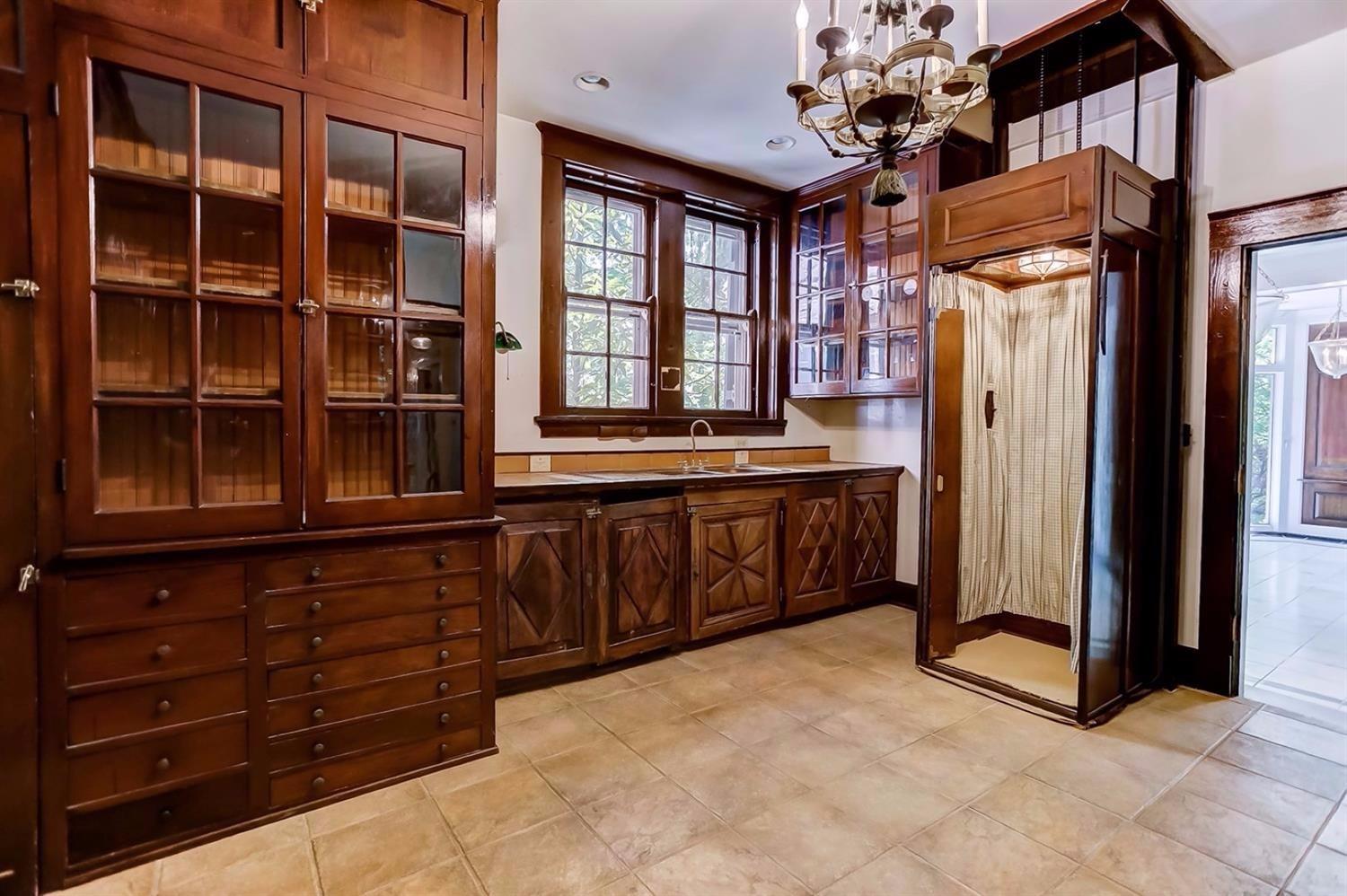 4600 Drake Road, Indian Hill, OH 45243