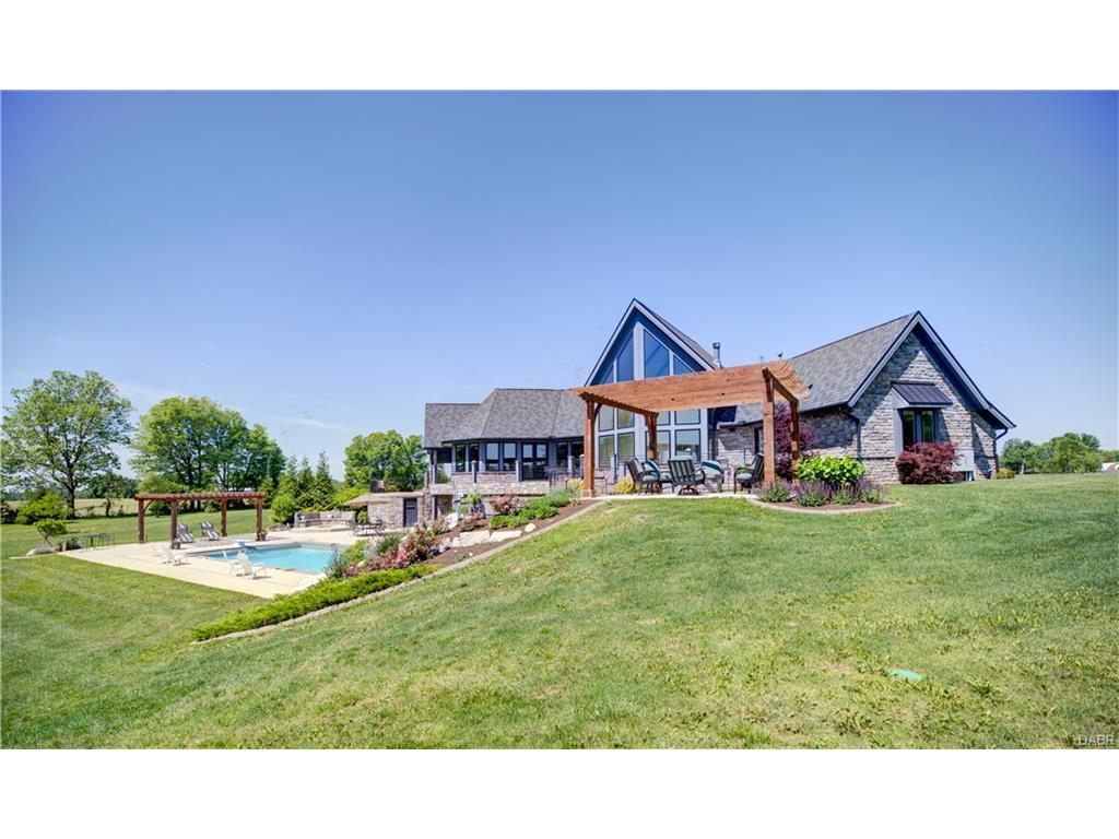 2742 n Dayton-Lakeview Rd, New Carlisle, OH 45344