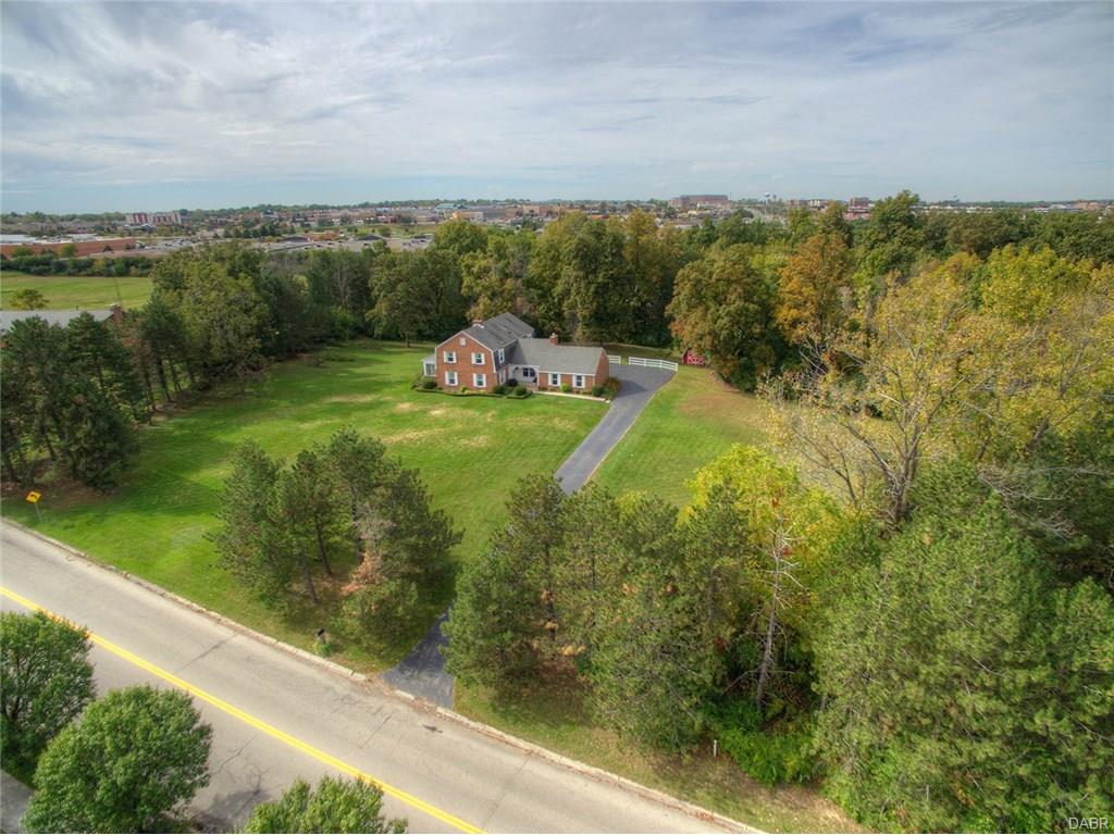2735 Lillian Ln, Beavercreek, OH 45431