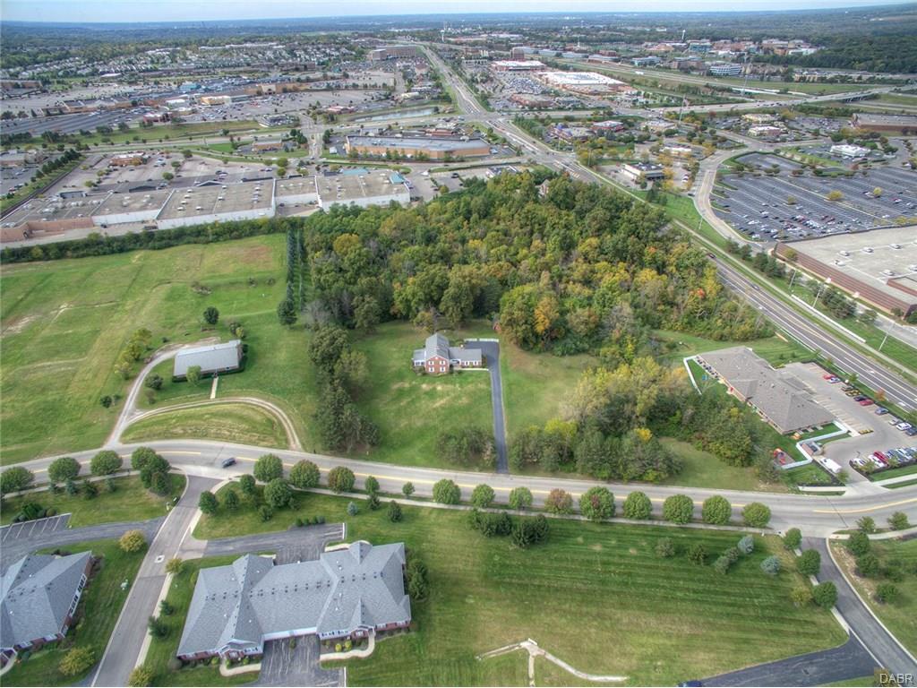 2735 Lillian Ln, Beavercreek, OH 45431