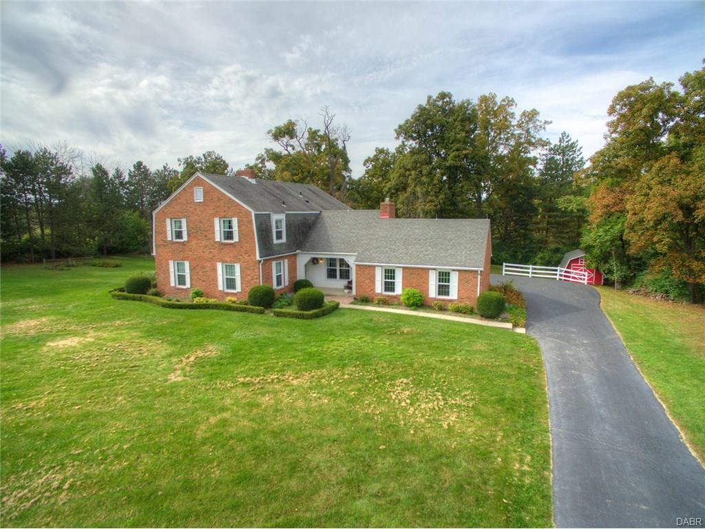 2735 Lillian Ln, Beavercreek, OH 45431