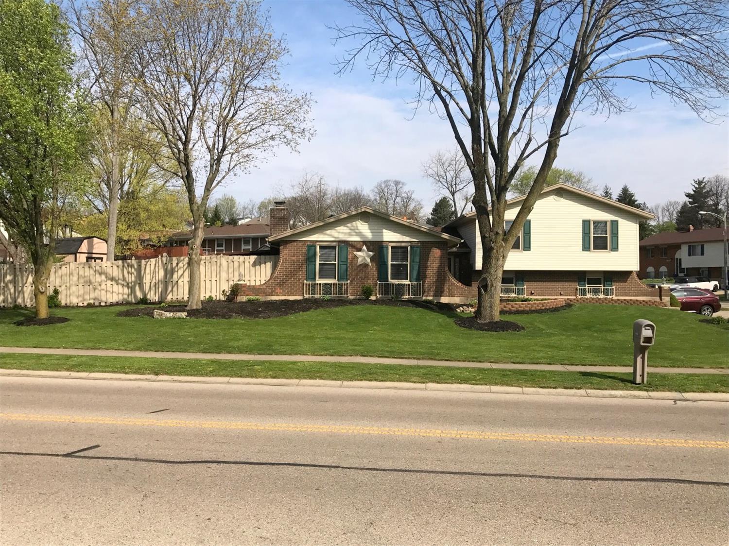 1415 King Richard Parkway, West Carrollton, OH 45449