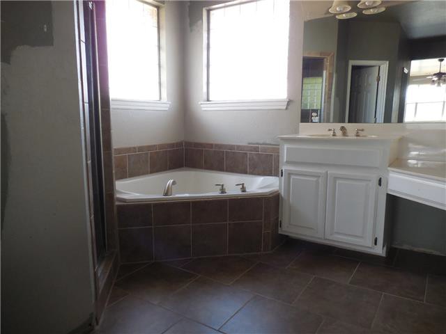 916 Hunters Pointe RdEdmond, OK, 73003Oklahoma County