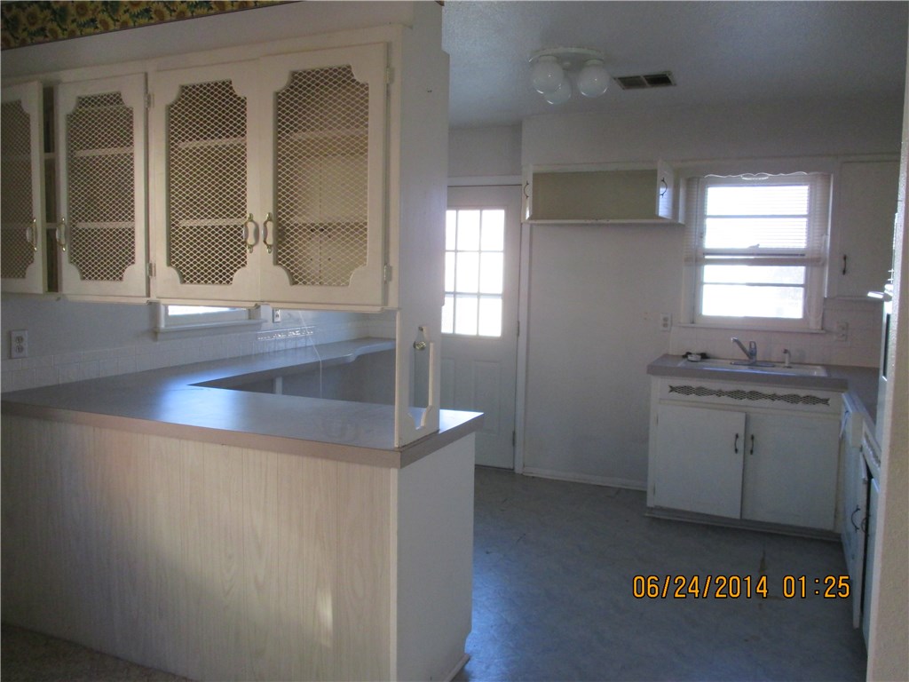 2016 N College Avenue, Bethany, OK 73008