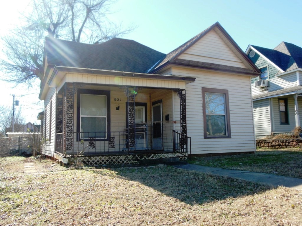 921 Iowa, Chickasha, OK 73018