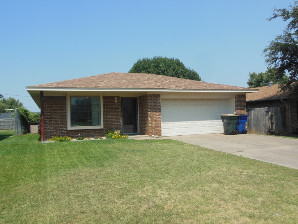 35 Hillcrest, Chickasha, OK 73018