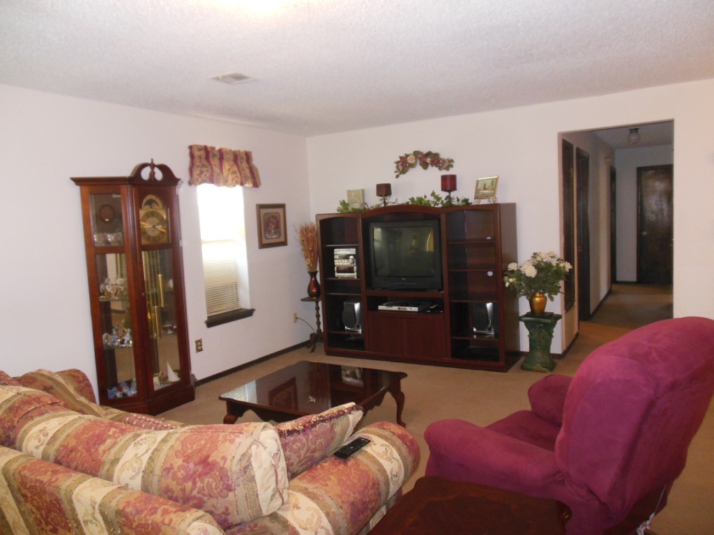 35 Hillcrest, Chickasha, OK 73018